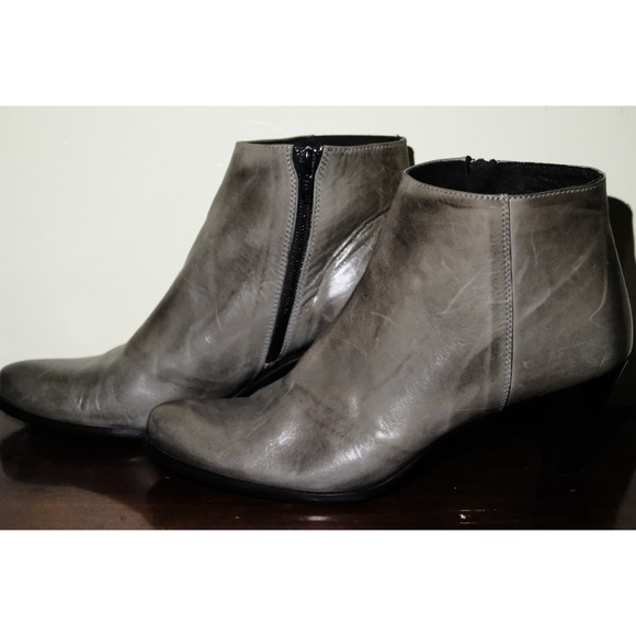 Kampgen Handmade Pointed Toe Ankle Boot - Picture 2 of 5